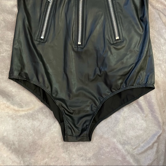 NWT Frederick’s of Hollywood Bree Long Sleeve Bodysuit (Black, L/XL) - Picture 9 of 15